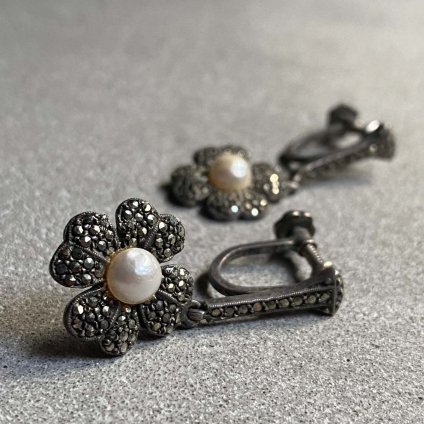 <img class='new_mark_img1' src='https://img.shop-pro.jp/img/new/icons13.gif' style='border:none;display:inline;margin:0px;padding:0px;width:auto;' />1930's Silver Marcasite Pearl Earrings（1930年代 シルバー マーカサイト パール イヤリング）