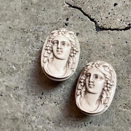 1960's Plastic Cameo Earrings1960ǯ ץ饹å ᥪ 󥰡