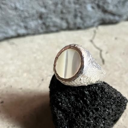 <img class='new_mark_img1' src='https://img.shop-pro.jp/img/new/icons56.gif' style='border:none;display:inline;margin:0px;padding:0px;width:auto;' />momocreatura Signet Ring Mother of Pearlʥ⥯ꥢ ͥåȥ ޥ֥ѡ С
