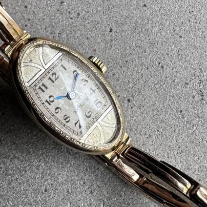 ENICARの18kアールデコの時計