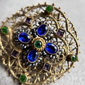 <img class='new_mark_img1' src='https://img.shop-pro.jp/img/new/icons13.gif' style='border:none;display:inline;margin:0px;padding:0px;width:auto;' />1930's Metal Glass Filigree Brooch （1930's メタル ガラス フィリグリー ブローチ ）
