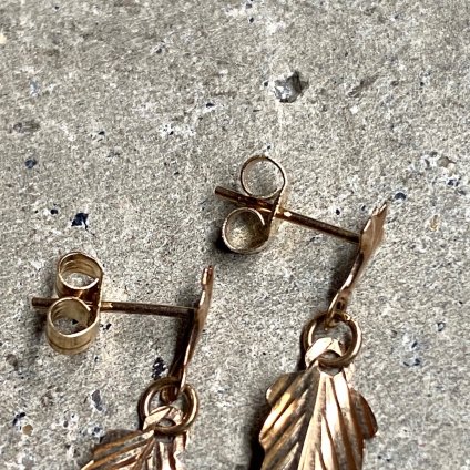 ơ 9K  ꡼ 󥰥ԥ9KYG Leaf Swing Earrings