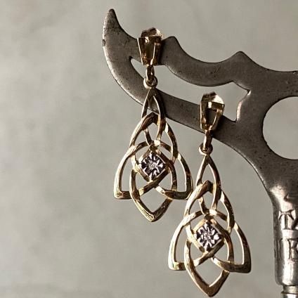 ơ 9K   ԥVintage 9KYG Diamond Earrings