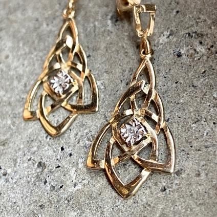 ơ 9K   ԥVintage 9KYG Diamond Earrings