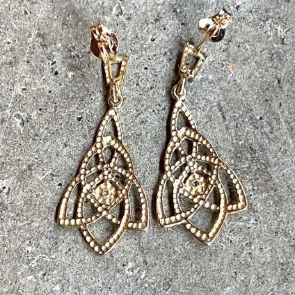 ơ 9K   ԥVintage 9KYG Diamond Earrings