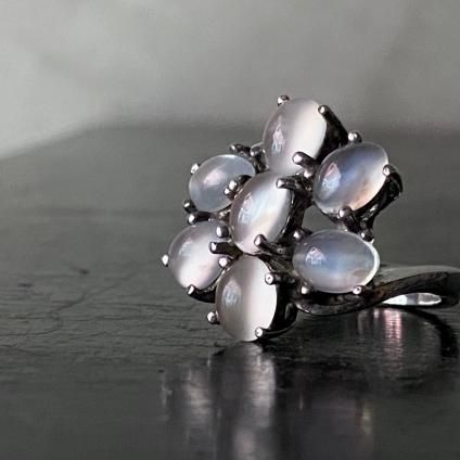 ヴィンテージ シルバー ムーンストーン リング(Silver Moonstone Ring)- JeJe PIANO ONLINE BOUTIQUE 神戸のアンティーク,ヴィンテージ専門店 ヴィンテージ シルバー ムーンストーン リング(Silver Moonstone Ring)- JeJe PIANO ONLINE BOUTIQUE 神戸のアンティーク,ヴィンテージ専門店