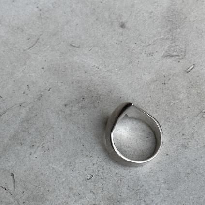 ơ V С Vintage V-Shaped Silver Ring