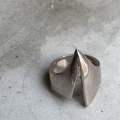 ヴィンテージ V字 シルバーリング （Vintage V-Shaped Silver Ring）