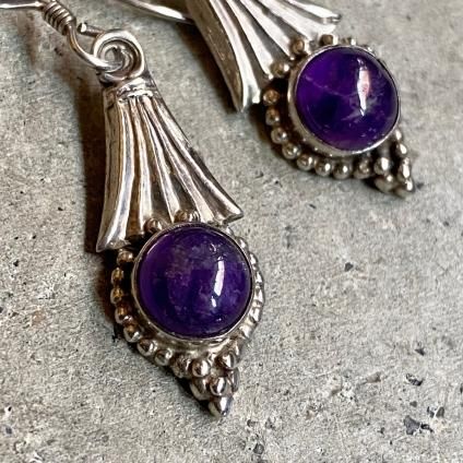 ơ С ᥷ ԥSilver Amethyst Earrings