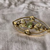 1910年代 ゴールド ペリドット パール ブローチ（Gold Peridot Pearl Brooch）