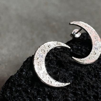 momocreatura Crescent Moon Earrings（三日月ピアス 燻し