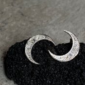 momocreatura Crescent Moon Earrings（三日月ピアス シルバー）