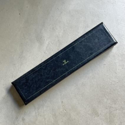 Jaeger LeCoultre(ジャガー ルクルト)18KYG 金無垢 オーバルケース 純正尾錠・箱付 - JeJe PIANO ONLINE BOUTIQUE 神戸のアンティーク時計,ジュエリー,ファッション専門店 Jaeger LeCoultre(ジャガー ルクルト)18KYG 金無垢 オーバルケース 純正尾錠・箱付 - JeJe PIANO ONLINE BOUTIQUE 神戸のアンティーク時計,ジュエリー,ファッション専門店
