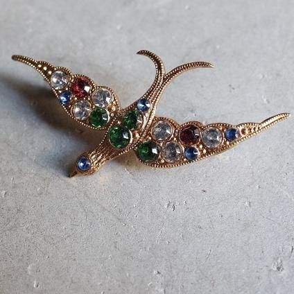 い出のひと時に、とびきりのおしゃれを！ マルチカラー ヴィンテージ ガラス Multi ブローチ（Vintage 鳥 アクセサリー
