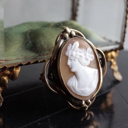 ơ ᥪ  ɥ᥿ ֥Vintage Cameo Shell Gold Metal Brooch