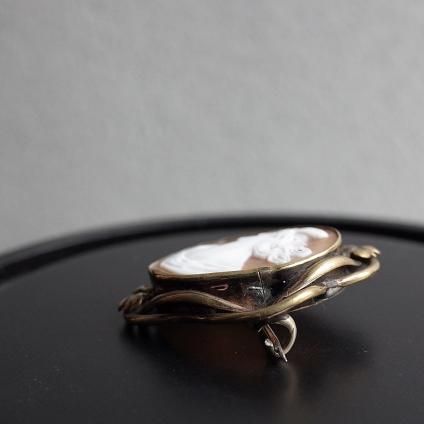 ơ ᥪ  ɥ᥿ ֥Vintage Cameo Shell Gold Metal Brooch