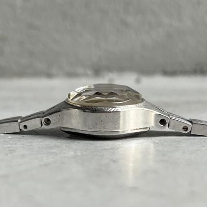 SEIKO(セイコー)赤文字盤 カットガラス オーバルケース 純正 SEIKO(セイコー)赤文字盤 カットガラス オーバルケース 純正