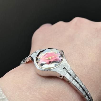 SEIKO(セイコー)赤文字盤 カットガラス オーバルケース 純正 SEIKO(セイコー)赤文字盤 カットガラス オーバルケース 純正