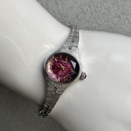 SEIKO(セイコー)赤文字盤 カットガラス オーバルケース 純正 SEIKO(セイコー)赤文字盤 カットガラス オーバルケース 純正