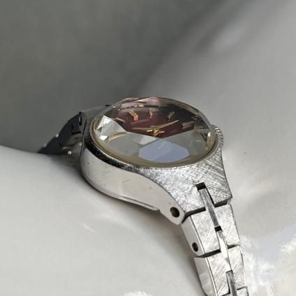 SEIKO(セイコー)赤文字盤 カットガラス オーバルケース 純正 SEIKO(セイコー)赤文字盤 カットガラス オーバルケース 純正