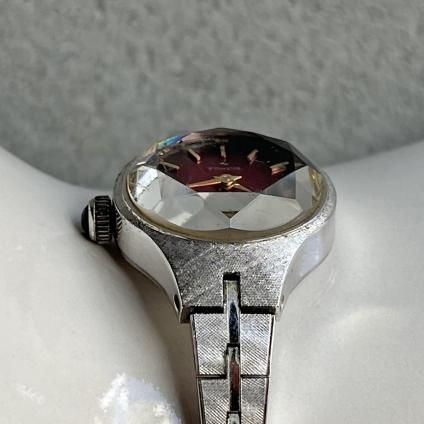 SEIKO(セイコー)赤文字盤 カットガラス オーバルケース 純正 SEIKO(セイコー)赤文字盤 カットガラス オーバルケース 純正