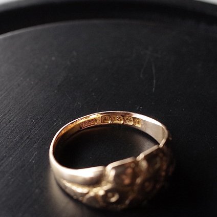 <img class='new_mark_img1' src='https://img.shop-pro.jp/img/new/icons13.gif' style='border:none;display:inline;margin:0px;padding:0px;width:auto;' />1908ǯ 18  ǥ Х  1908 18K Gold Wedding Band Ring