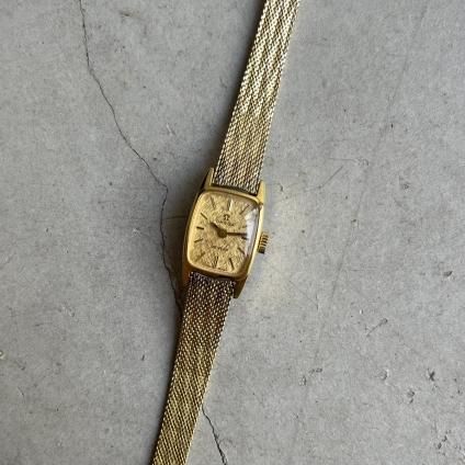 【希少】OMEGA オメガ デビル 腕時計DE VILLE トノー型 プッシュ式 OMEGA DE VILLE（オメガ デビル）トノーケース 絹目ダイヤル