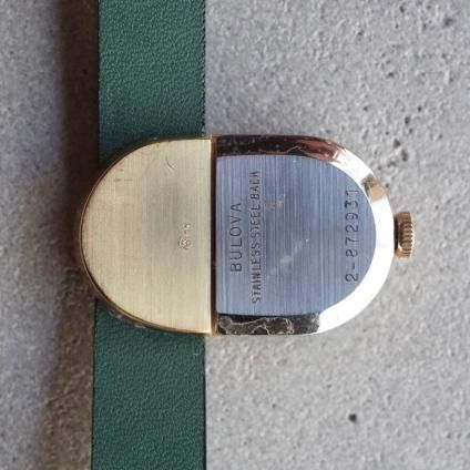 DIOR by BULOVA（ディオール バイ ブローバ）緑文字盤 ロゴ型