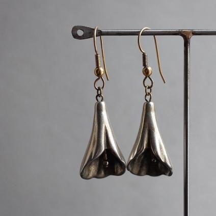 ơ Сڥ 顼 ԥVintage Silver-paint Calla lily Earrings