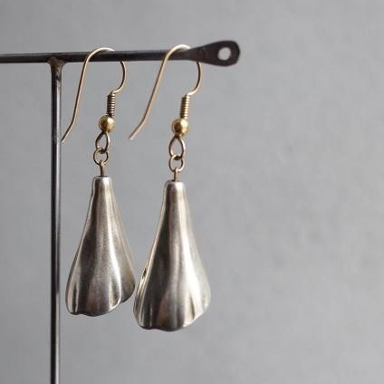 ơ Сڥ 顼 ԥVintage Silver-paint Calla lily Earrings