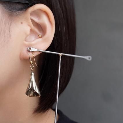 ơ Сڥ 顼 ԥVintage Silver-paint Calla lily Earrings