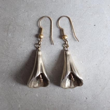 ơ Сڥ 顼 ԥVintage Silver-paint Calla lily Earrings