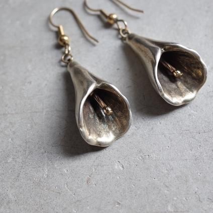 ơ Сڥ 顼 ԥVintage Silver-paint Calla lily Earrings