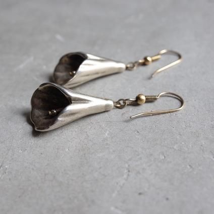 ơ Сڥ 顼 ԥVintage Silver-paint Calla lily Earrings