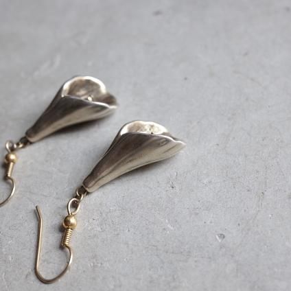 ơ Сڥ 顼 ԥVintage Silver-paint Calla lily Earrings