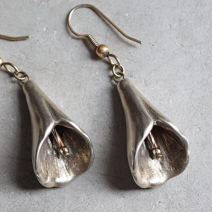 ơ Сڥ 顼 ԥVintage Silver-paint Calla lily Earrings