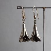 ơ Сڥ 顼 ԥVintage Silver-paint Calla lily Earrings