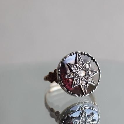 ȥꥢ 18 ͥå  󥰡Victorian 18K Garnet Diamond Ring