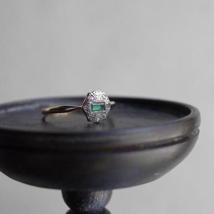 롦ǥ 18 ץ   (Art Deco 18K Pt Emerald Diamond Ring