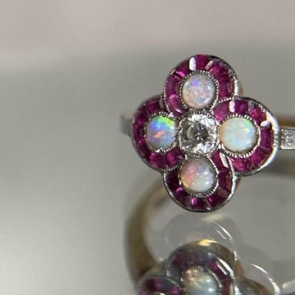 アール・デコ 18金 ルビー オパール ダイヤモンド クローバー
