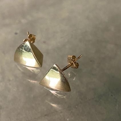 ơ 9 ȥ饤󥰥ԥ9KYG Triangle Earrings