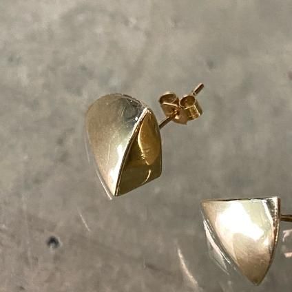 ơ 9 ȥ饤󥰥ԥ9KYG Triangle Earrings