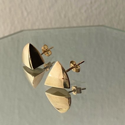 ơ 9 ȥ饤󥰥ԥ9KYG Triangle Earrings