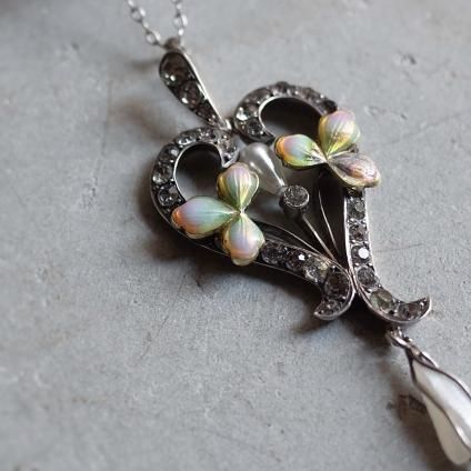 ̡ܡ ʥڥ ѡ ꡼ ڥȡArt Nouveau Enamel Paint Peal Leaf Pendant 