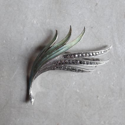 ơ С ʥڥ ޡ ꡼ ֥Vintage Silver Enamel Paint Marcasite Leaf Brooch