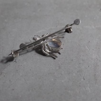 ヴィクトリアン シルバー ムーンストーン ハエ バー ブローチ