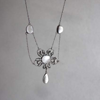 ġɡե С ࡼ󥹥ȡ ѡ ե 硼Arts & Crafts Silver Moonstone Peal Flower Choker