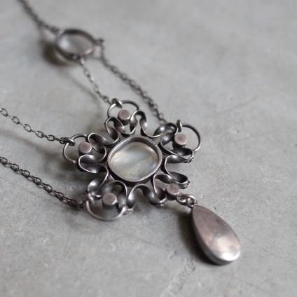 ġɡե С ࡼ󥹥ȡ ѡ ե 硼Arts & Crafts Silver Moonstone Peal Flower Choker