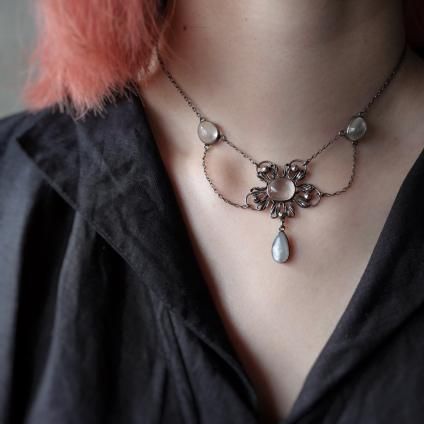 ġɡե С ࡼ󥹥ȡ ѡ ե 硼Arts & Crafts Silver Moonstone Peal Flower Choker