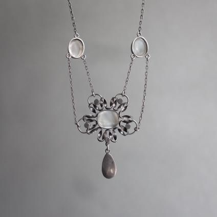 ġɡե С ࡼ󥹥ȡ ѡ ե 硼Arts & Crafts Silver Moonstone Peal Flower Choker